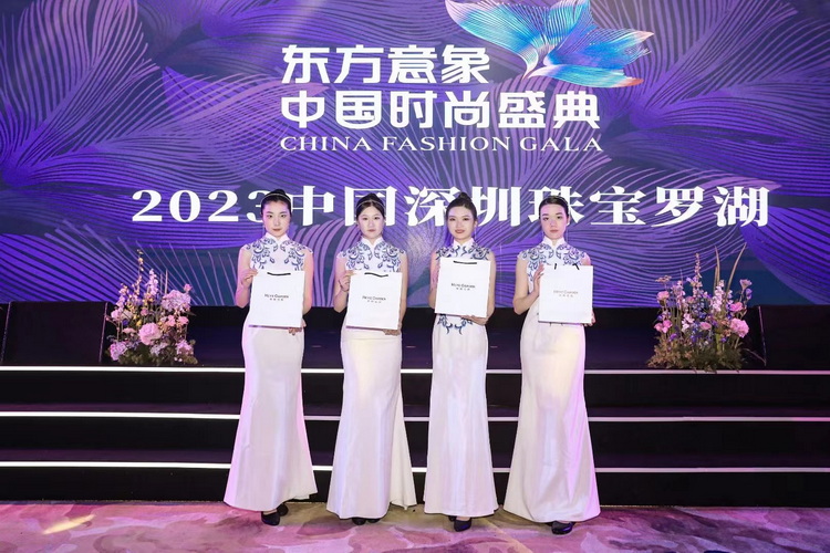 祝贺客户爆品成为中国时尚盛典和环球小姐等赛事指定香氛品牌